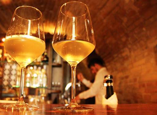 Bar enoteca  in centro, a due passi dal lago