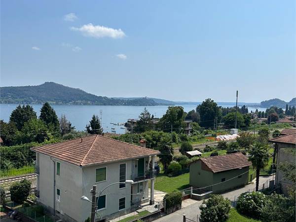 Ampio Trilocale con vista sul castello di Angera 