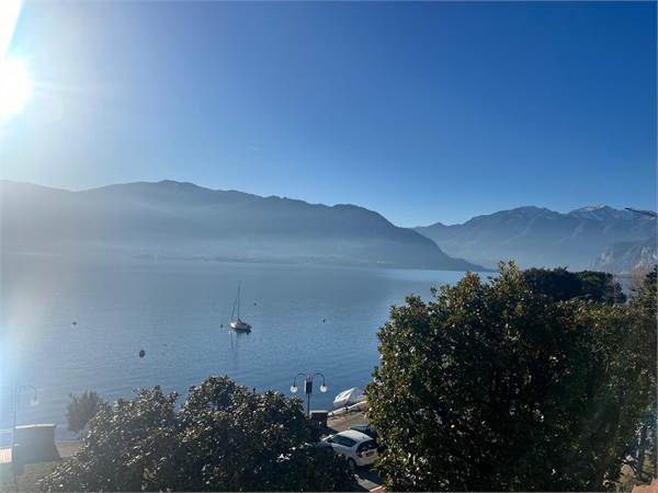 Bellissimo bilocale fronte lago in palazzo d'epoca