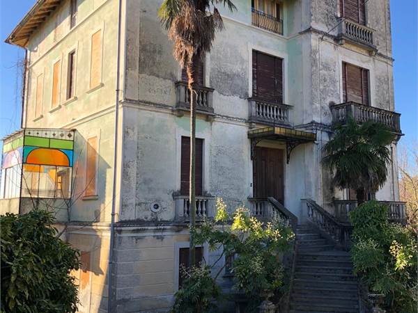 Villa padronale Vista Lago con parco circostante 