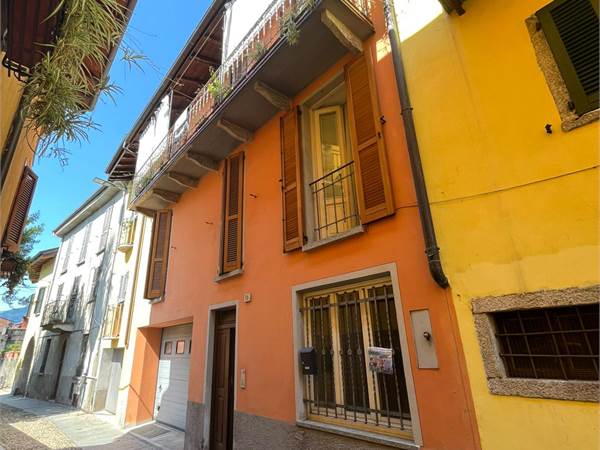 Porzione di casa con box e cantina, abitabile subito