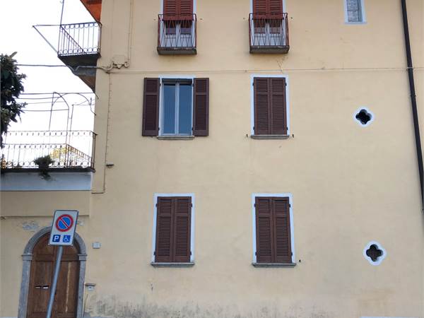 In casa storica, quadrilocale vista lago