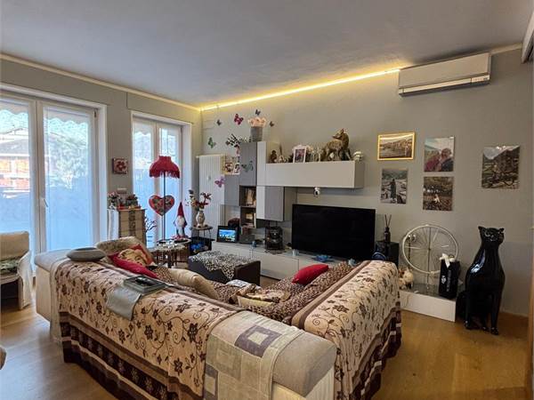 Intra centro trilocale ristrutturato con 80 mq di terrazzo