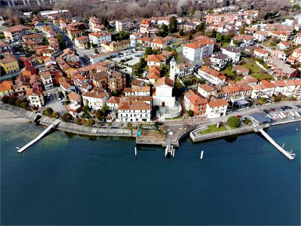 Ampio trilocale, fronte lago a Feriolo