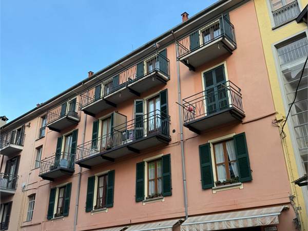 Drei-Zimmer-Wohnung im Zentrum von Intra
