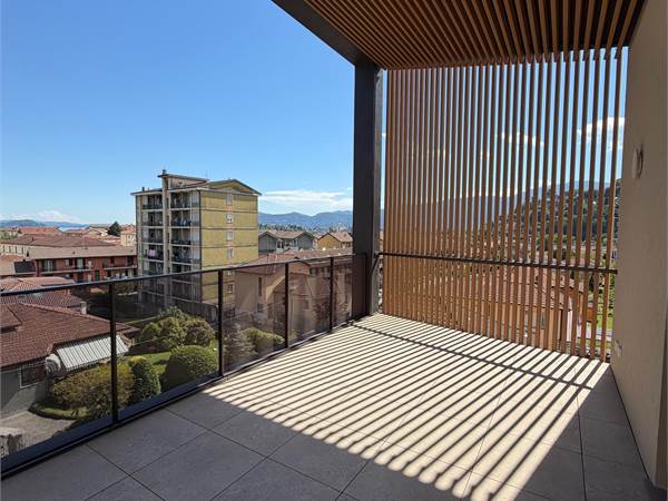 Nuovo quadrilocale con giardino pensile sul tetto
